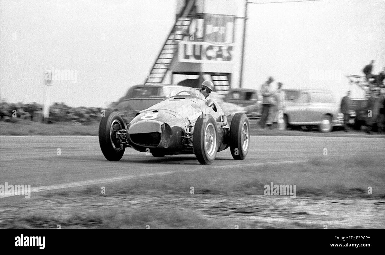 Peter Collins In A Ferrari Vanwall 375 Goodwood 1954 Stock Photo Alamy