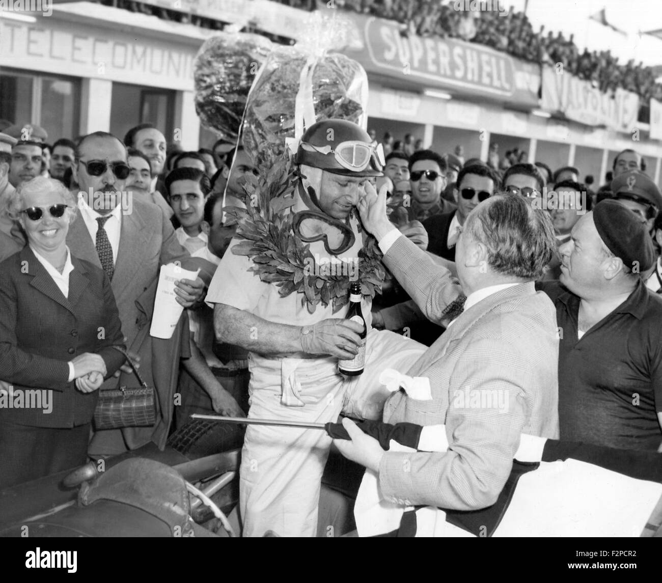 Juan Manuel Fangio winning the World Championship in a Lancia Ferrari D50A 1957 Stock Photo