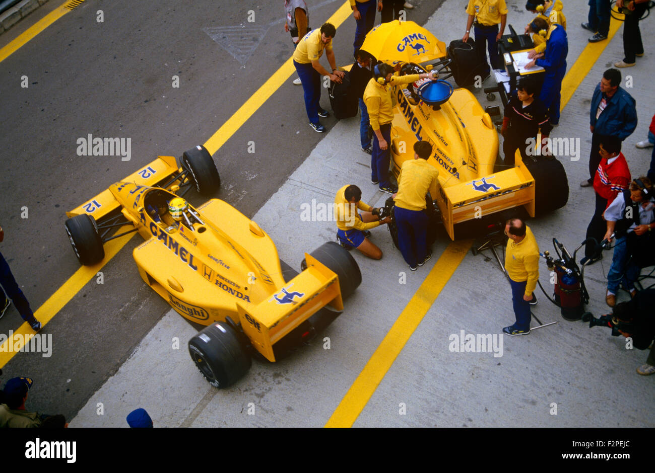 Ayrton Senna in his Lotus Honda in the pits, Brazilian GP in Rio de Janeiro 1987 Stock Photo