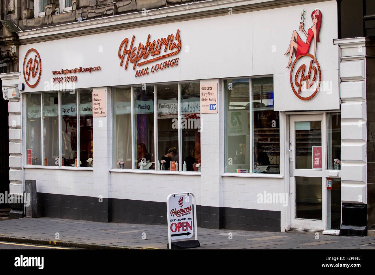 Hepburn’s Nail Lounge and Beauty Salon along 22 -24 Commercial Street Dundee, UK Stock Photo
