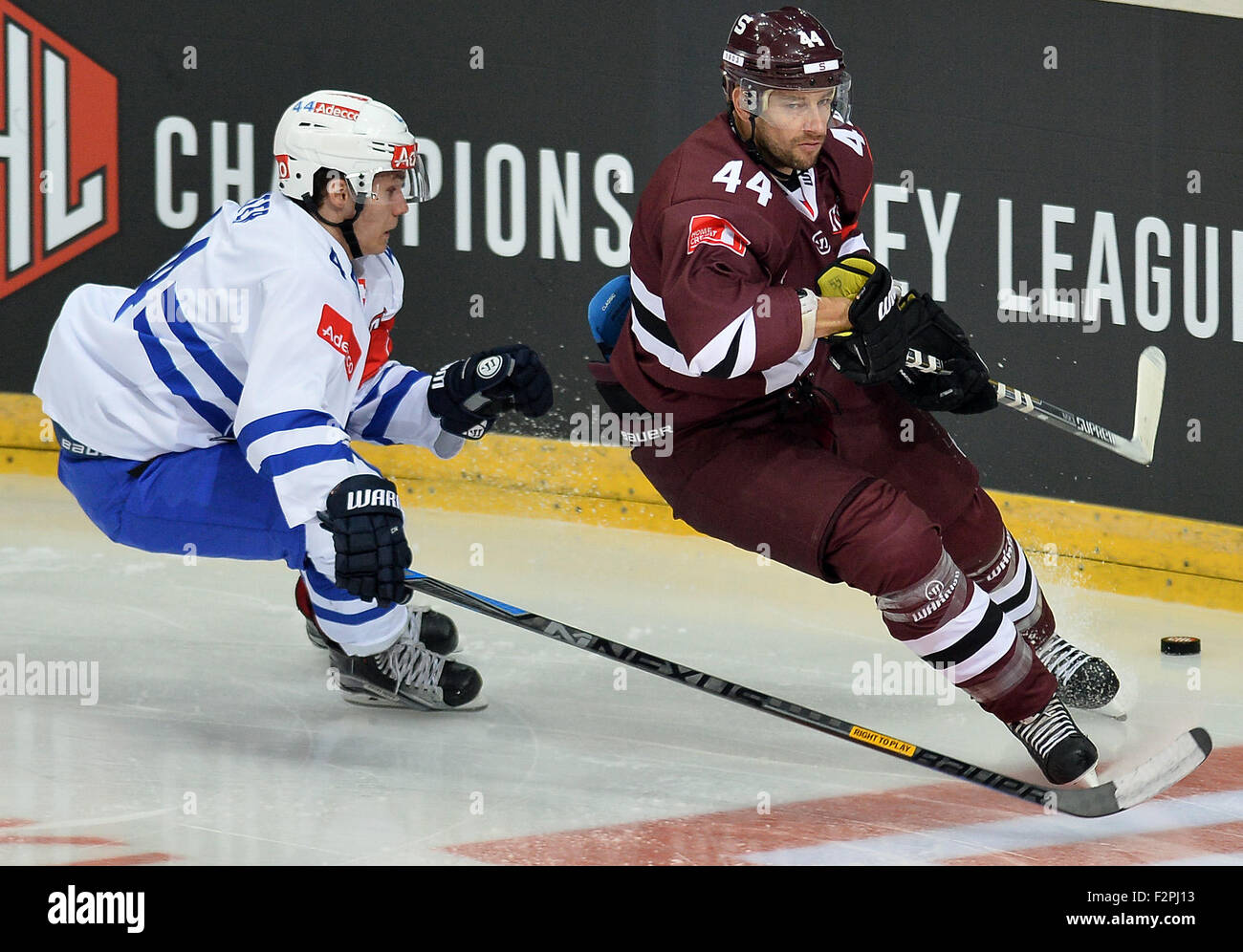Prague, Czech Republic. 22nd Sep, 2015. From left: Pius Suter of Zurich and Ryan Glenn of Sparta during the ice hockey Champions League, 1st round play off match HC Sparta Praha vs ZSC Zurich Lions in Prague, Czech Republic, September 22, 2015. © Katerina Sulova/CTK Photo/Alamy Live News Stock Photo