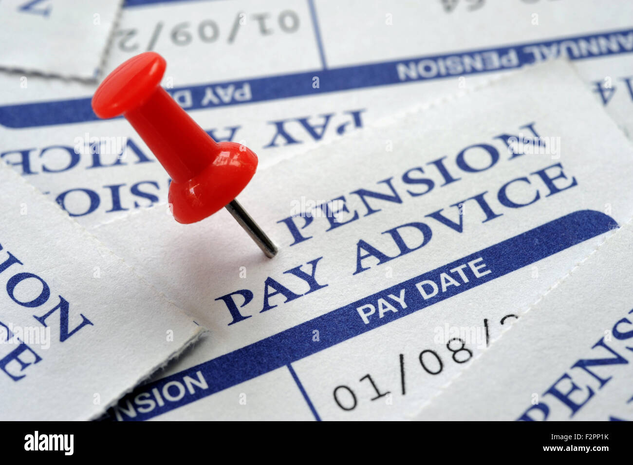 PRIVATE PENSION PAY ADVICE WITH NOTICEBOARD PIN RE PENSIONS SAVINGS PAYMENTS INVESTMENTS COMPANY WORKPLACE RETIREMENT INCOMES UK Stock Photo