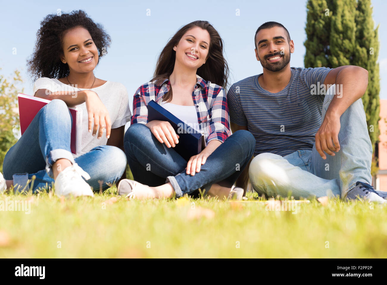 Students sitting on the grass at School Campus Stock Photo - Alamy