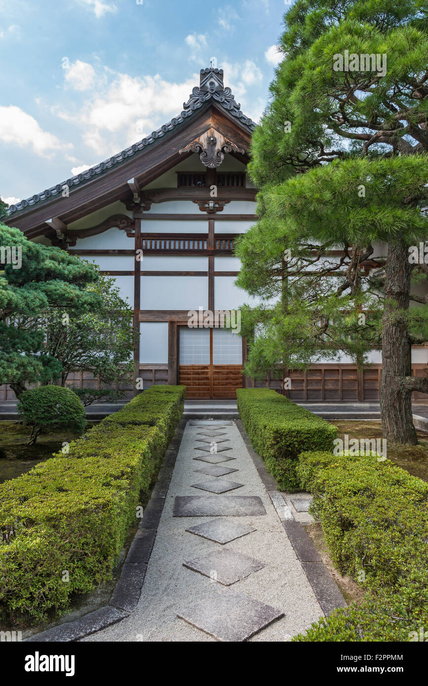 A symmetrical path leading to the door in a traditional Japanese wooden building Stock Photo