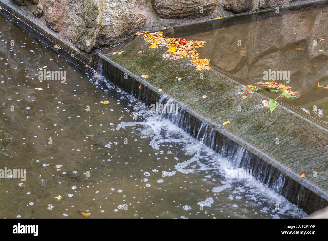 Red leaves waterfall hi-res stock photography and images - Alamy