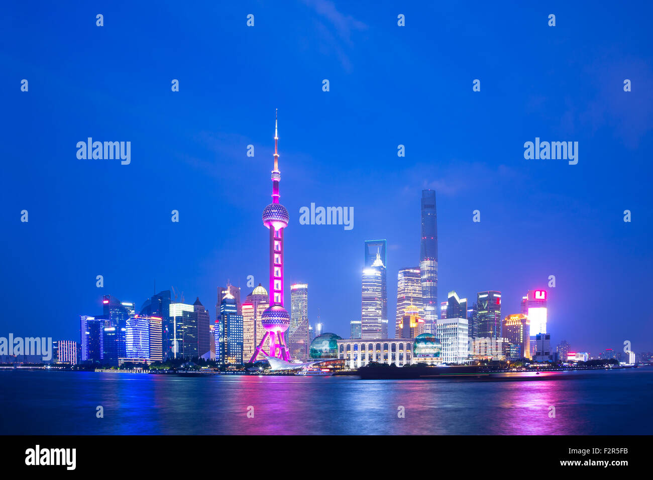 Shanghai night hi-res stock photography and images - Alamy