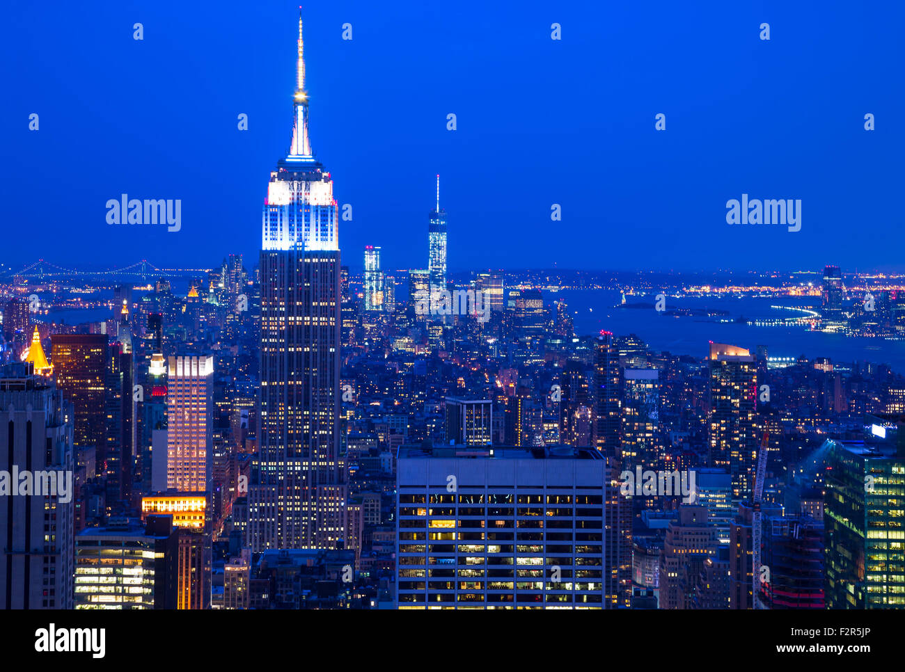 Empire state building of New York city at night Stock Photo Alamy