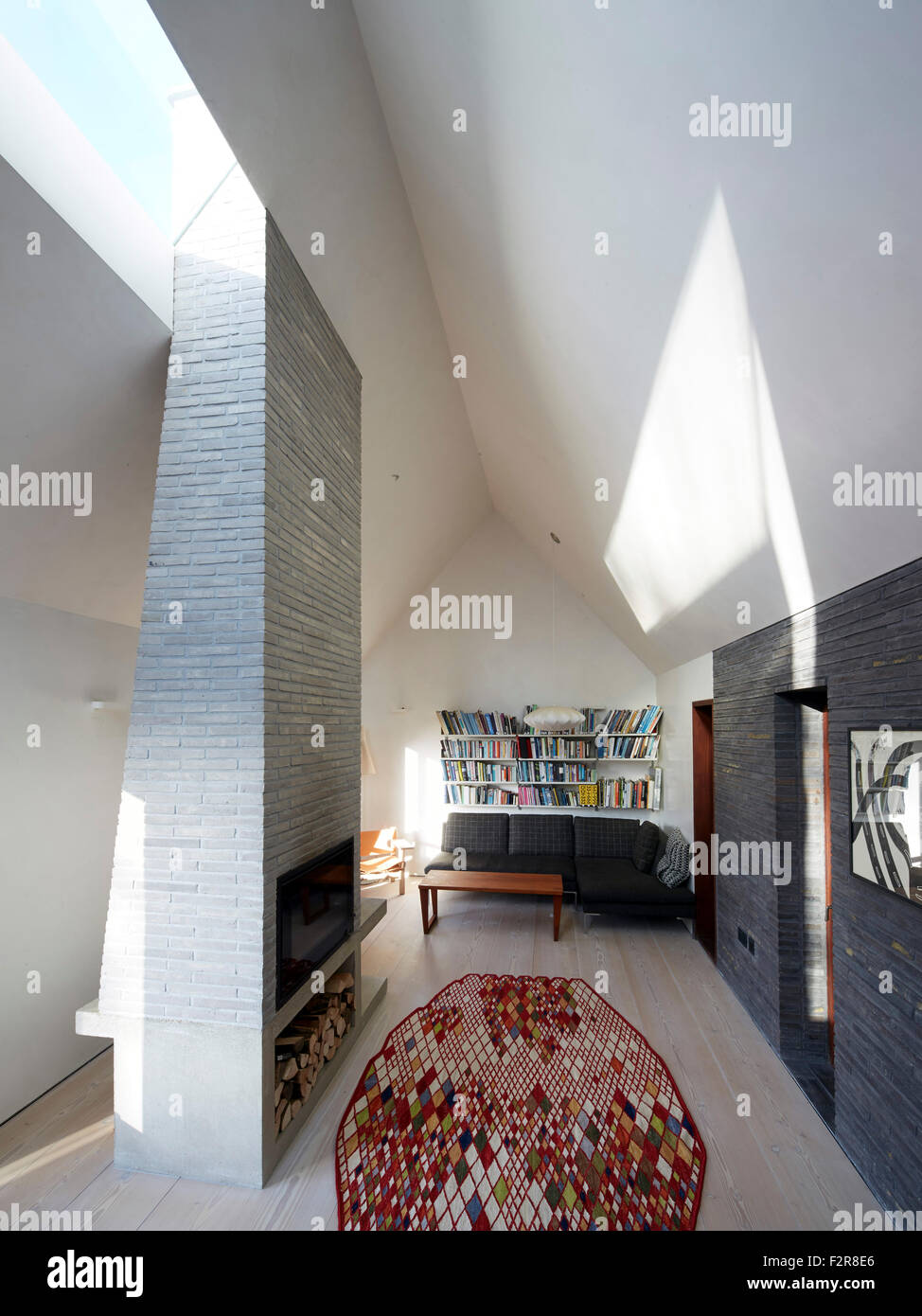 Living room on upper level. The Coach House, London, United Kingdom. Architect John Smart