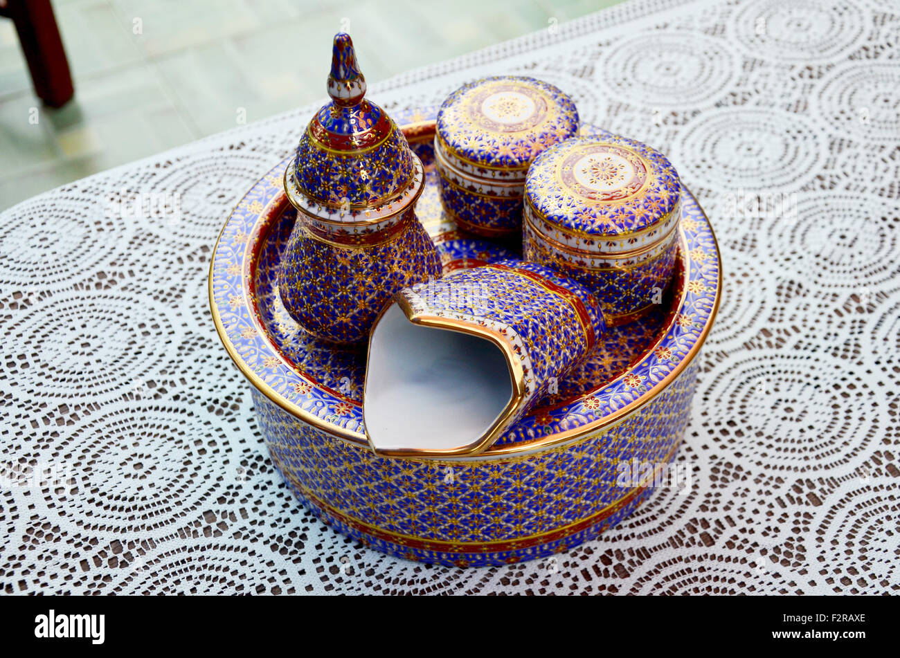 benjarong pottery