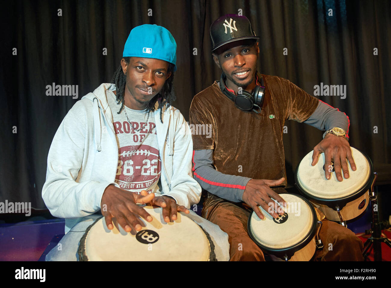 Kamen, Germany. 10th Sep, 2015. Kanté Mamadou (l) from Guinea and Adam Djibo from Niger play the drums during a music session at the youth centre 'Jugendkulturcafé (JKC)' in Kamen, Germany, 10 September 2015. Both have applied for asylum status. Djibo has been living in Germany for the past eight years, Mamadou excaped from Guinea earlier in 2015. Photo: Bernd Thissen/dpa/Alamy Live News Stock Photo