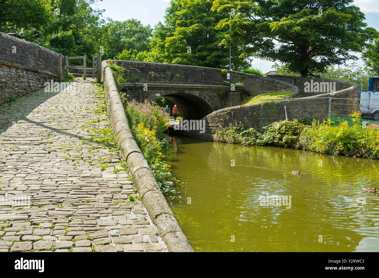 A roving bridge on the Macclesfield canal near Marple, Gtr. Manchester, England, UK. Also called changeline or turnover bridge. Stock Photo