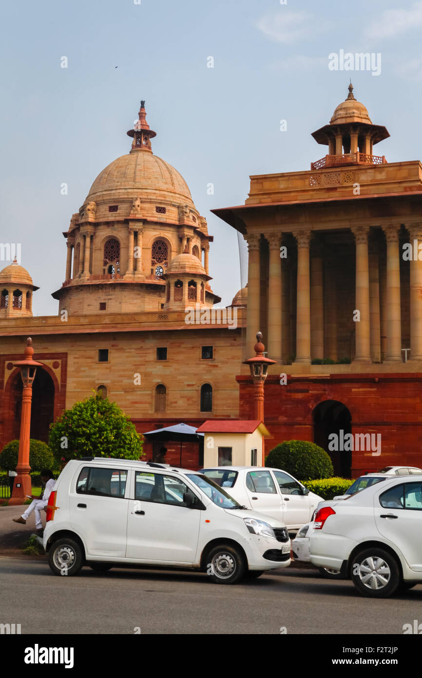White cars in front of India's secretariat building on Raisina Hill in New Delhi, Delhi, India. Stock Photo