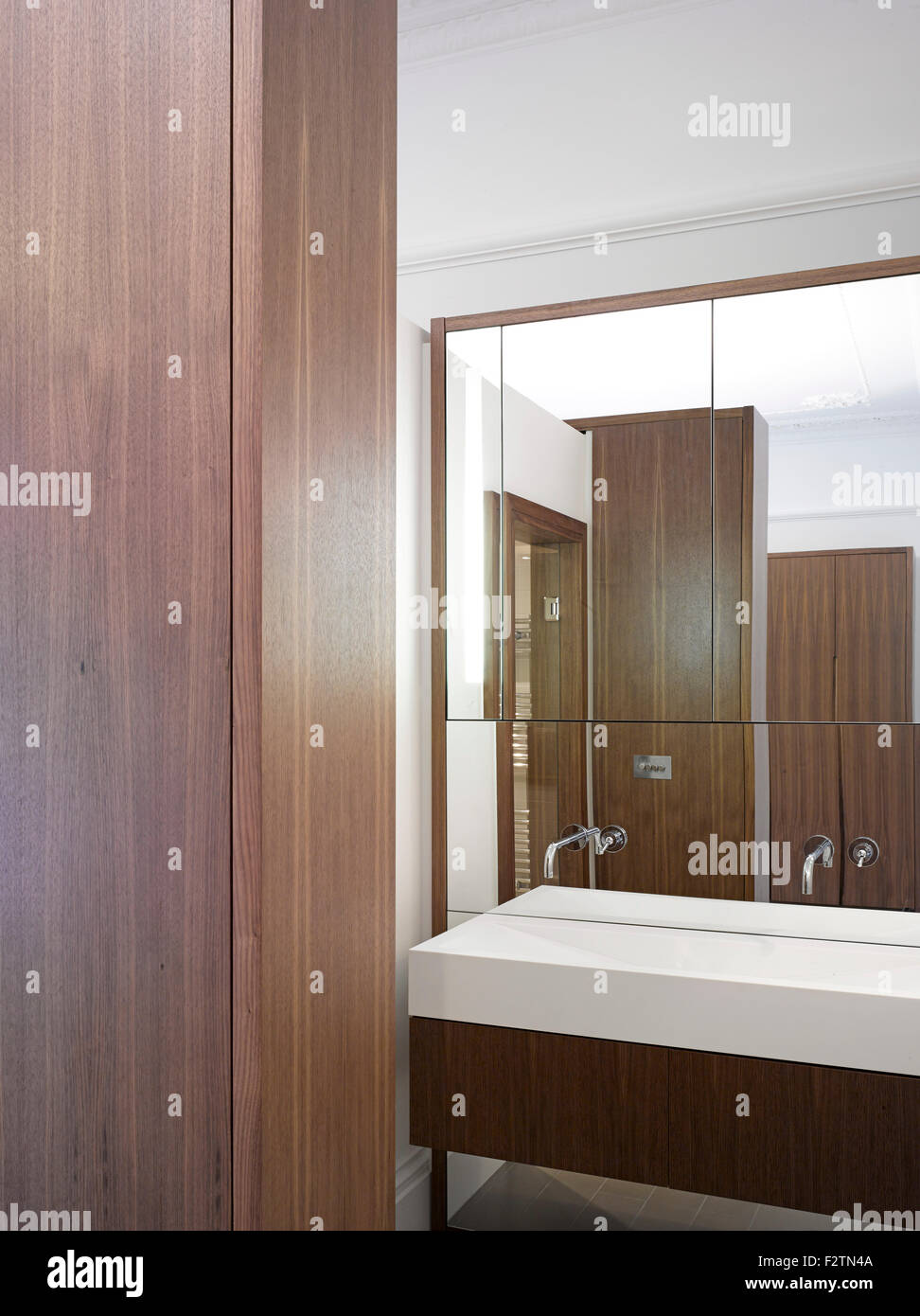 Bathroom. St Square, London, United Kingdom. Architect