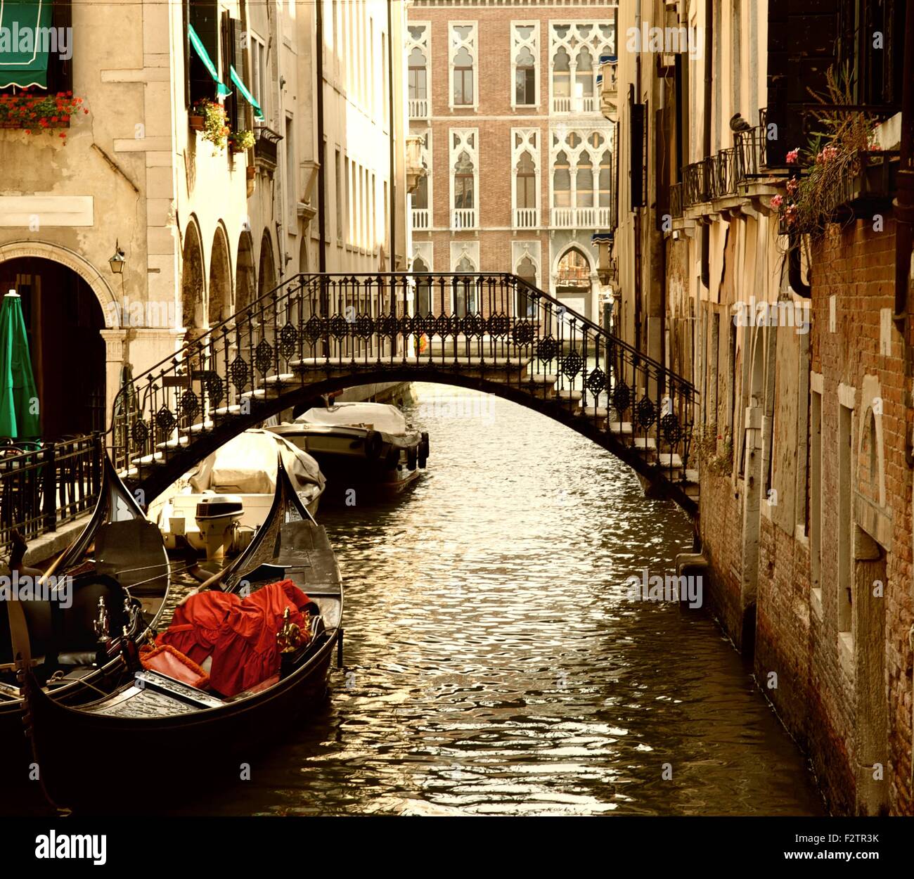 Traditional Venice gondola ride Stock Photo - Alamy