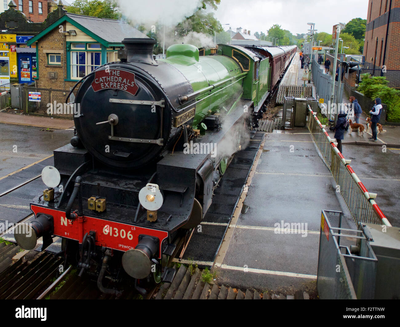 Reigate, Surrey, UK. 24th September, 2015. The Cathedral’s Express LNER B1 Class 4-6-0 no 61306 “Mayflower” steam train travels at the foot of the North Downs through Reigate, Surrey, 0901hrs Thursday 24th September 2015 en route to Worcester. Credit:  Photo by Lindsay Constable/Alamy Live News Stock Photo