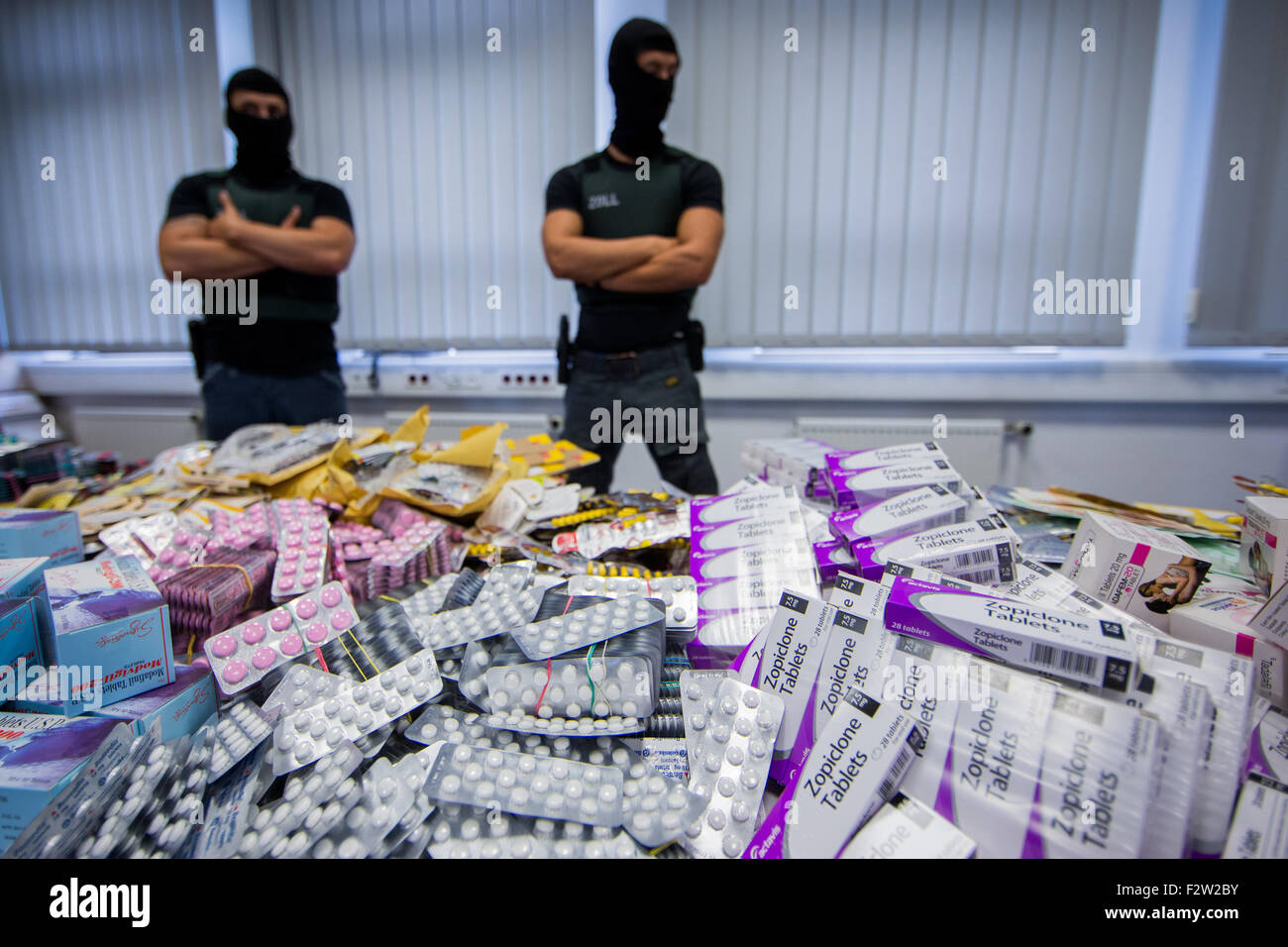 Customs investigators stand behind a table loaded with illegal pharmaceuticals at the customs office in Essen, Germany, 24 September 2015. Customs officials have uncovered a flourishing trade in illegal pharmaceuticals in the Ruhr area. PHOTO: ROLF VENNENBERND/DPA Stock Photo