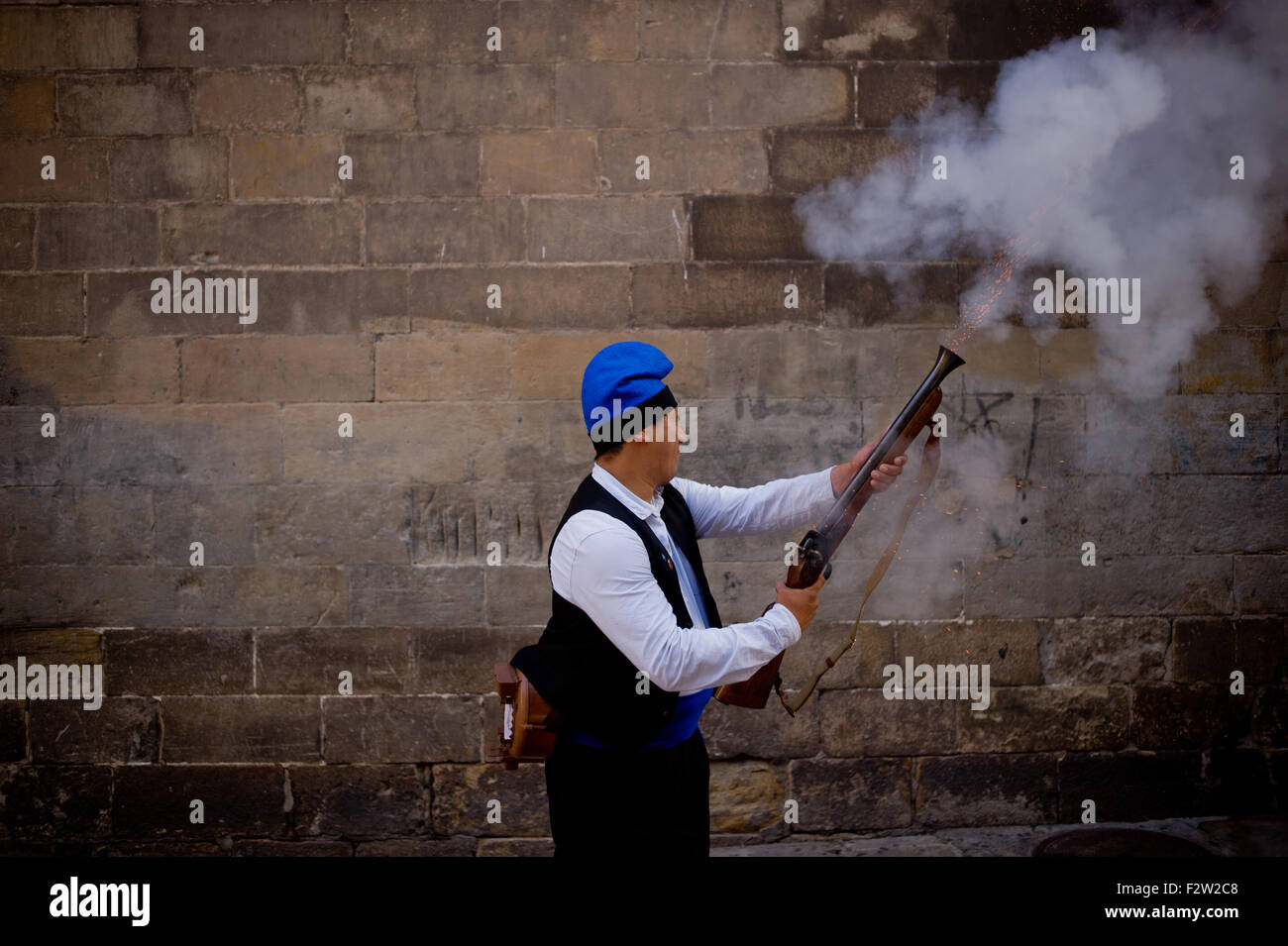 Barcelona, Catalonia, Spain. 24th Sep, 2015. A trabucaire shoots his blunderbuss through the streets of Barcelona on the occasion of the celebrations of the Merce Festival (Festes de la Merce) on 24 September 2015, Spain. The Galejada Trabucairemarks the beginning of the day of the patron saint of Barcelona, La Merce. Men and women dressed as ancient Catalan bandits take to the streets of the old part of Barcelona and cause a loud noise with his blunderbusses full of gunpowder. © Jordi Boixareu/ZUMA Wire/Alamy Live News Stock Photo