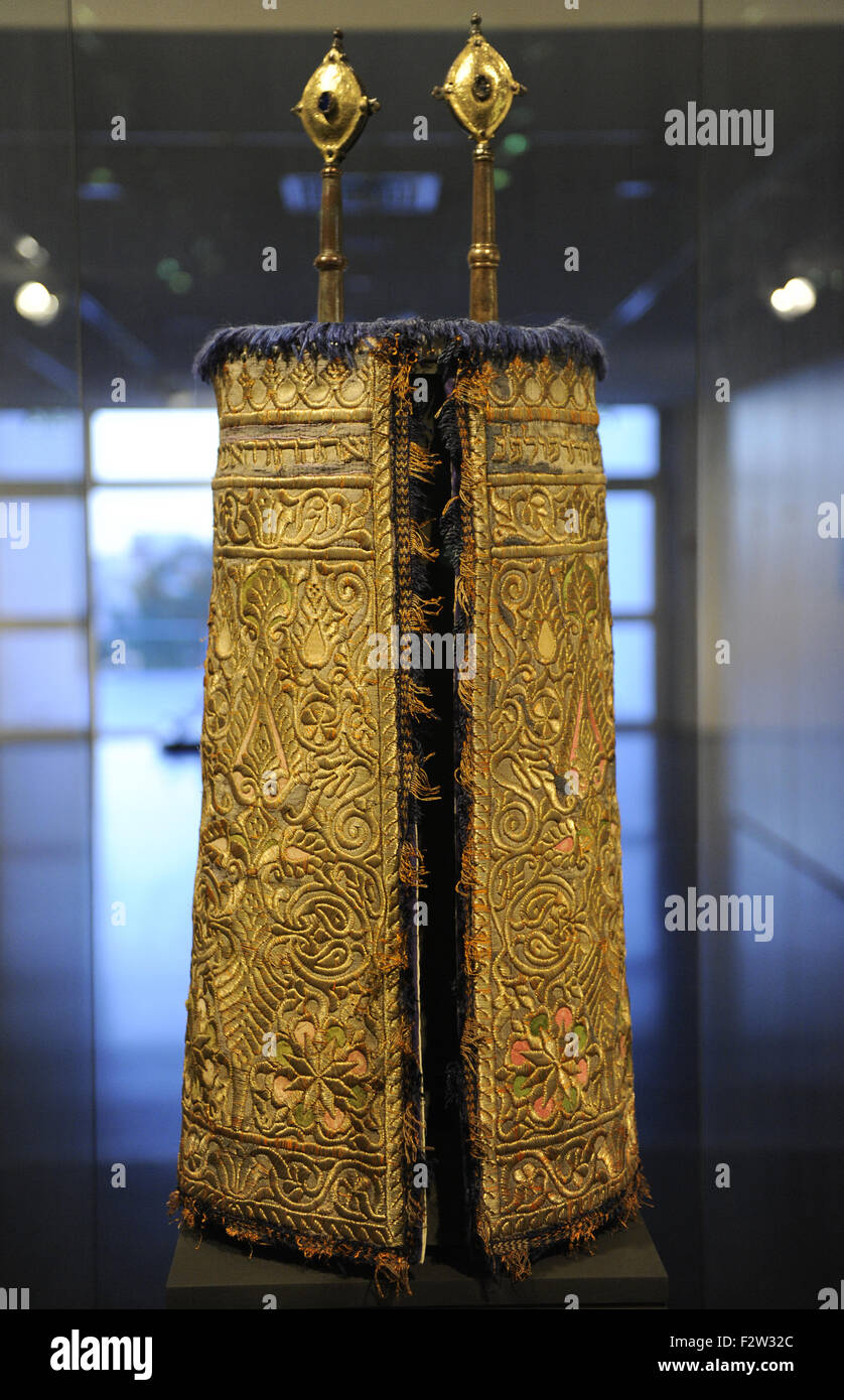 Torah mantle. Sefrou, Morroco, ca. 1926. Cotton, silk; abd gilt metal ...