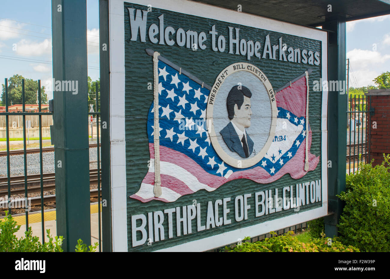 Hope Arkansas boyhood home of President Bill Clinton sign to commemorate  his hometown Stock Photo - Alamy
