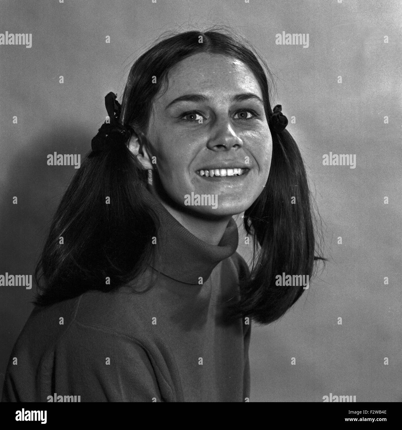 Porträt von Brigitte Mauschel, Deutschland 1960er Jahre. Portrait of Brigitte Mauschel, Germany 1960s. Stock Photo