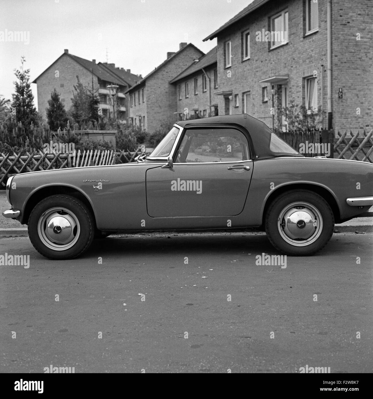 Ein Honda S600 Cabrio, Deutschland 1960er Jahre. A Honda S600 convertible, Germany 1960s. Stock Photo