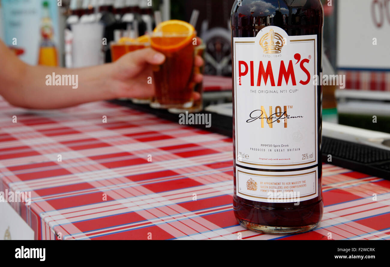 27.07.2014, Berlin, Berlin, Germany - Pimms in glasses. Pimms is a liqueur  with 25 percent alcohol content. This liquor is Stock Photo - Alamy | Likör