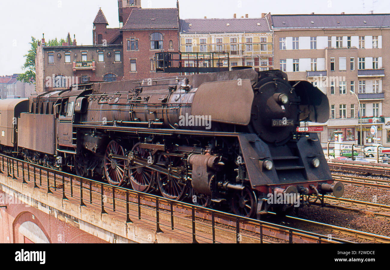24.06.1976, Berlin, Berlin, Bundesrepublik Germany - The 01 0525 on the light rail. Express train, express train locomotive, Stock Photo