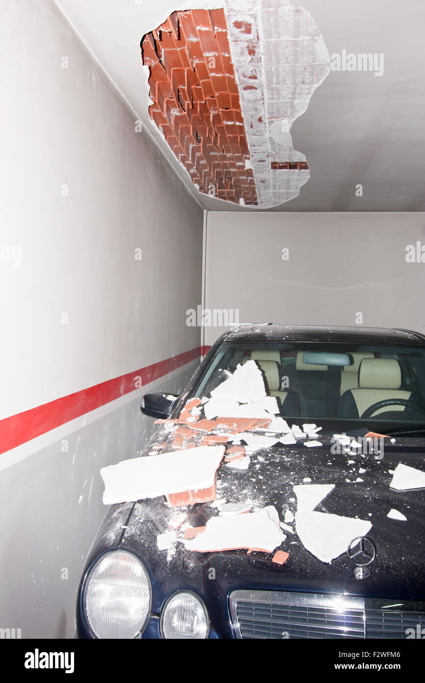 Car roof crush hires stock photography and images Alamy