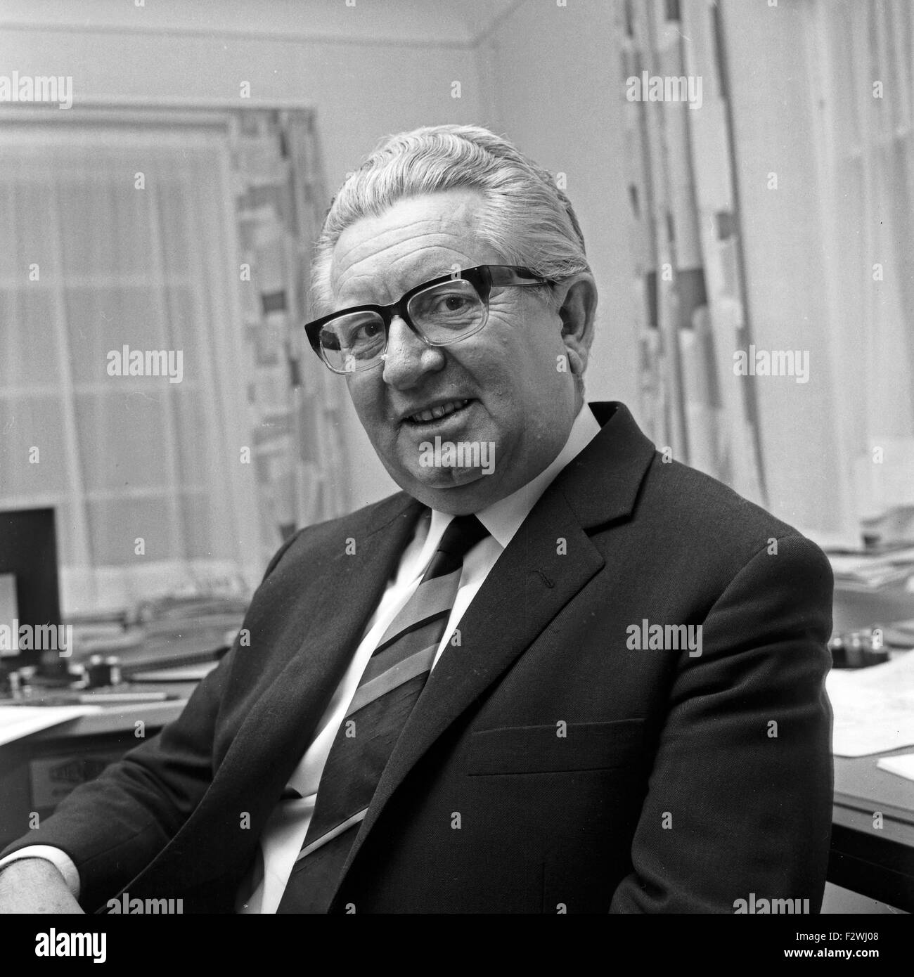 Deutscher TV Journalist Rüdiger Proske, Deutschland 1960er Jahre. German TV journalist Ruediger Proske, Germany 1960s. Stock Photo