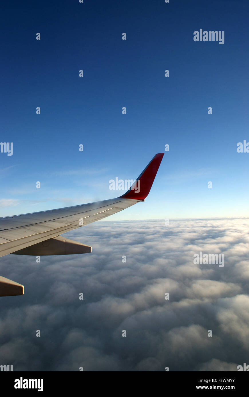 Plane above clouds wing flying vertical hi-res stock photography and ...