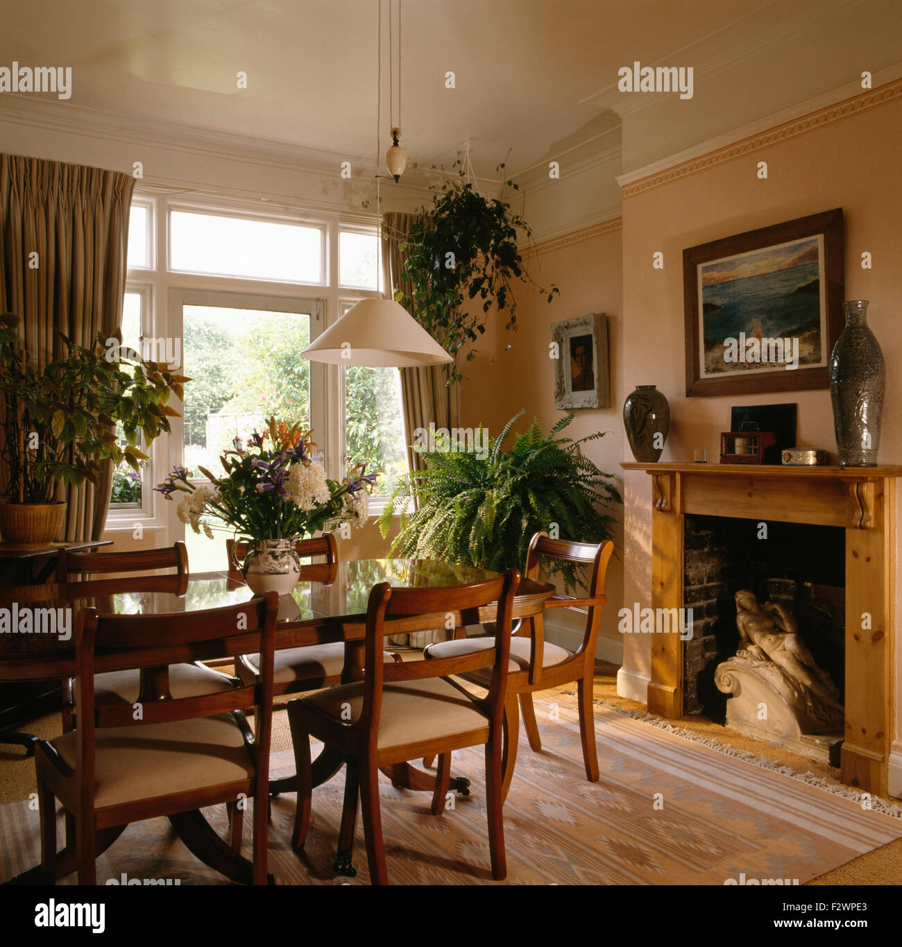 Antique dining table hi-res stock photography and images - Alamy