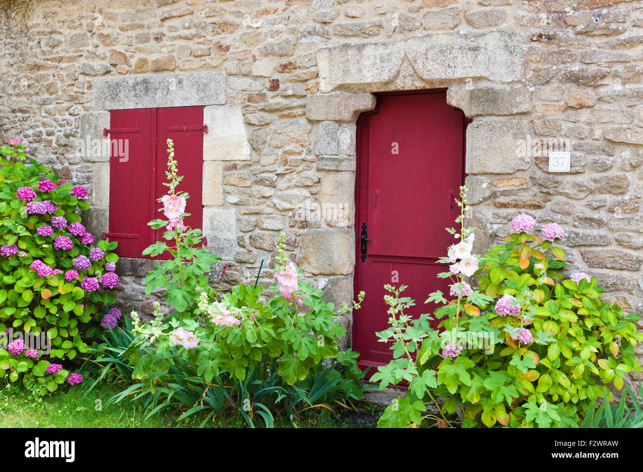 An old building in the village of Lasne on the Gulf of Morbihan, Brittany, France Stock Photo