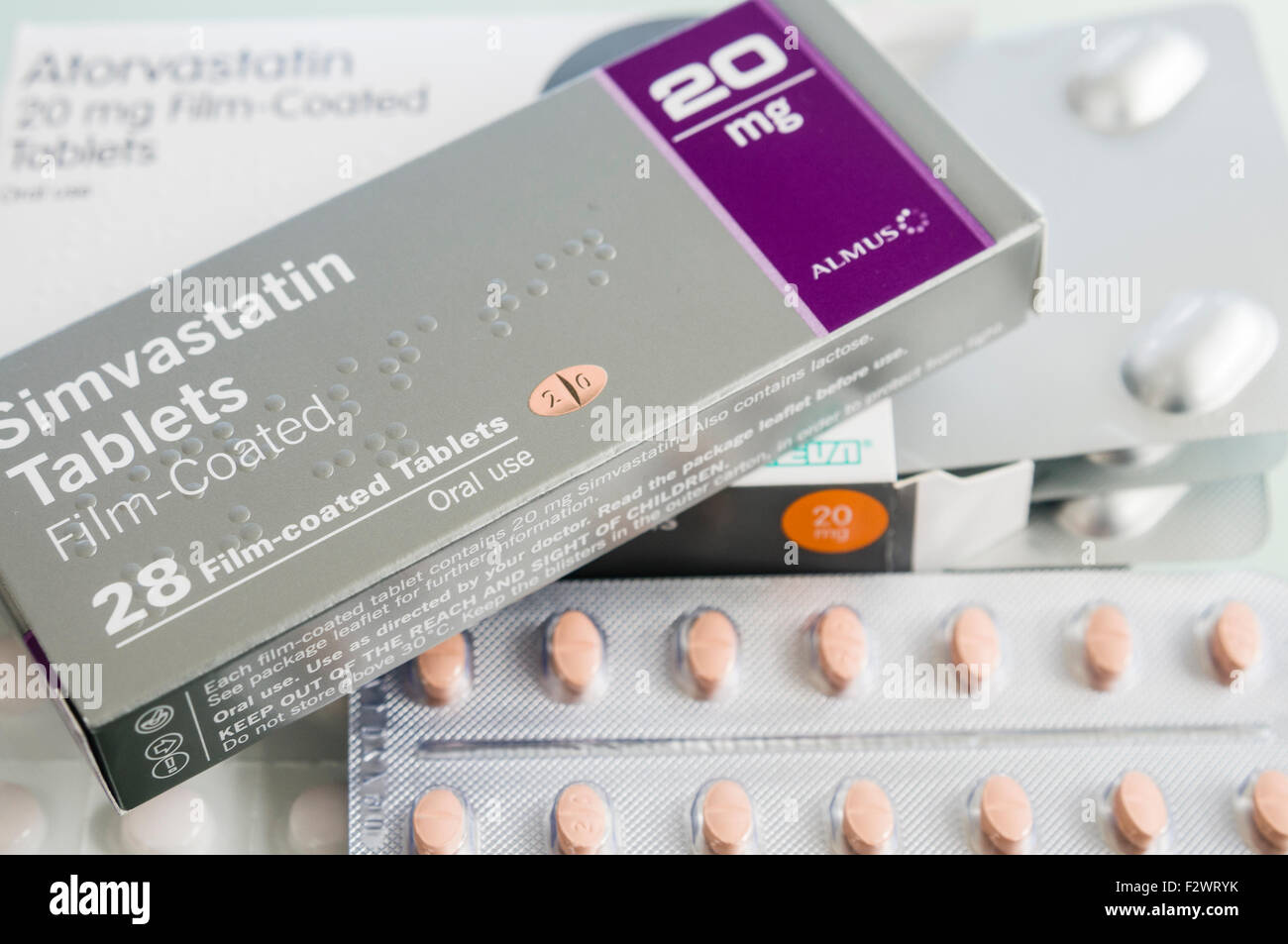 Simvastatin and Atorvastatin, two of the most commonly prescribed statins in the UK Stock Photo