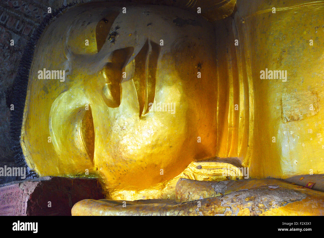 Gold head of giant lying buddha at the Hpo Win Daung cave complex also known as Pho Win Taung caves, Upper Burma, Myanmar (formerly Burma) Stock Photo