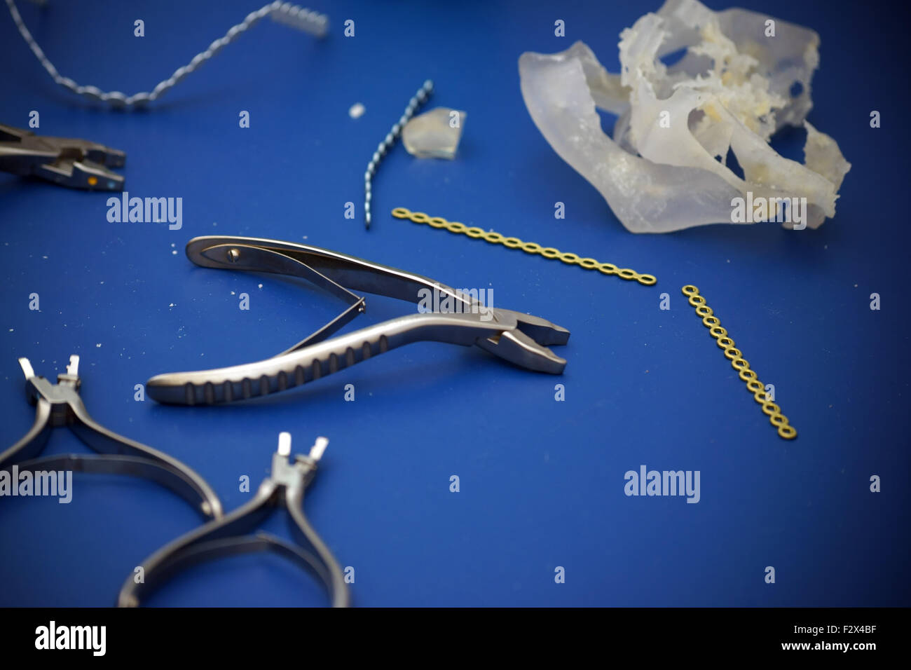Lab tongs hi res stock photography and images alamy
