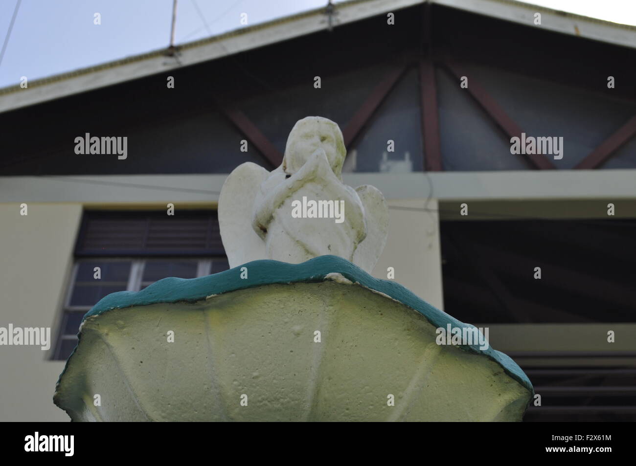 Weeping Angel Statue Stock Photo Alamy