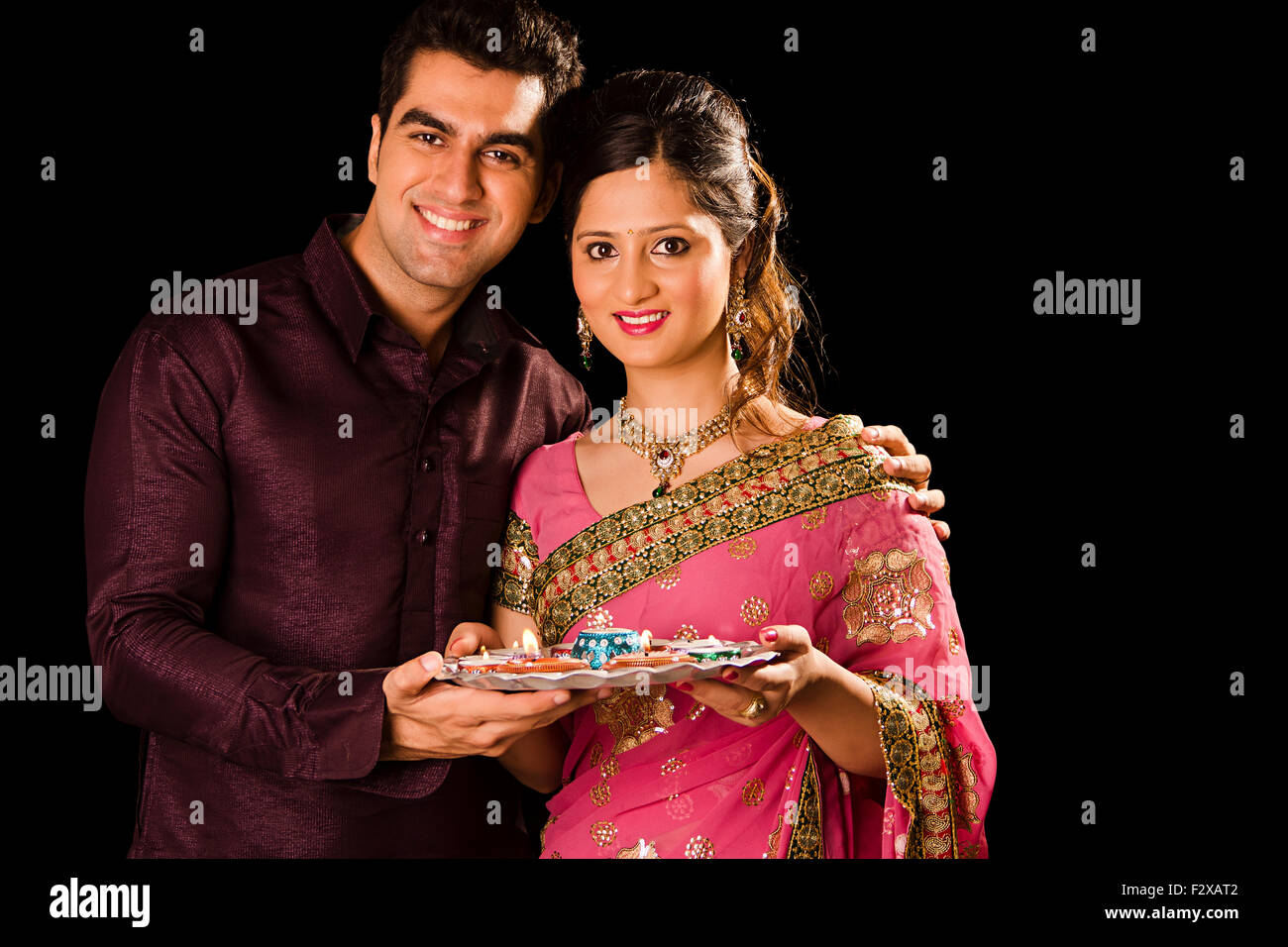 Indian man and woman praying hindu hi-res stock photography and images ...