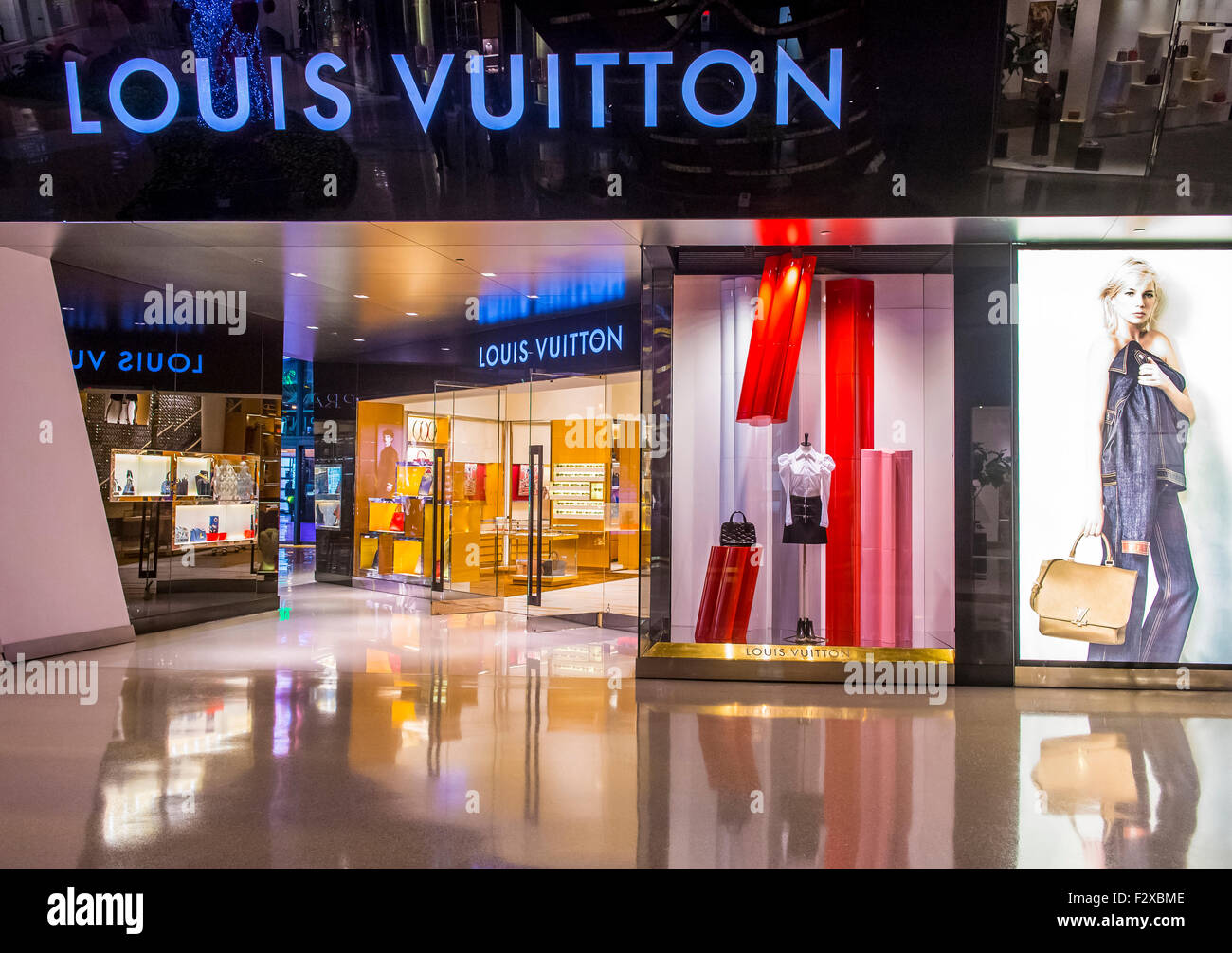 Louis vuitton store in barcelona hi-res stock photography and images - Alamy