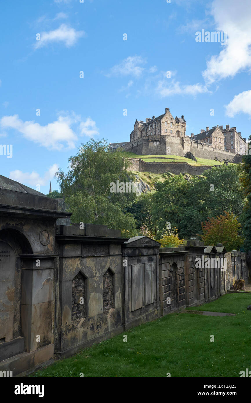 EDINBURGH CASTLE, VIEW FROM SAINT CUTHBERT'S CHURCH GRAVEYARD Stock