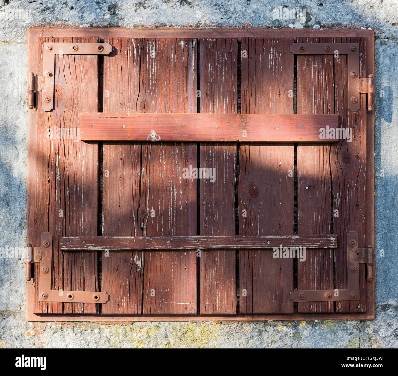 An old wooden window of a house hi-res stock photography and images - Alamy