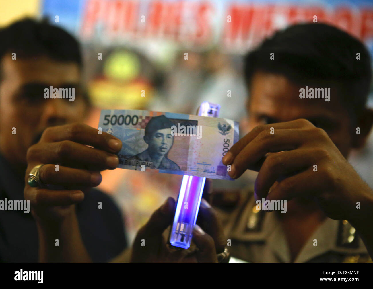 By using ultraviolet light, check and ensure the authenticity of the money Stock Photo