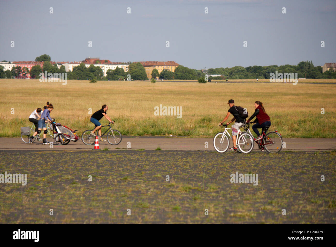 Impressionen: Tempelhofer Feld auf dem Gelaende des frueheren Flughafen Tempelhof, Berlin-Tempelhof. Stock Photo