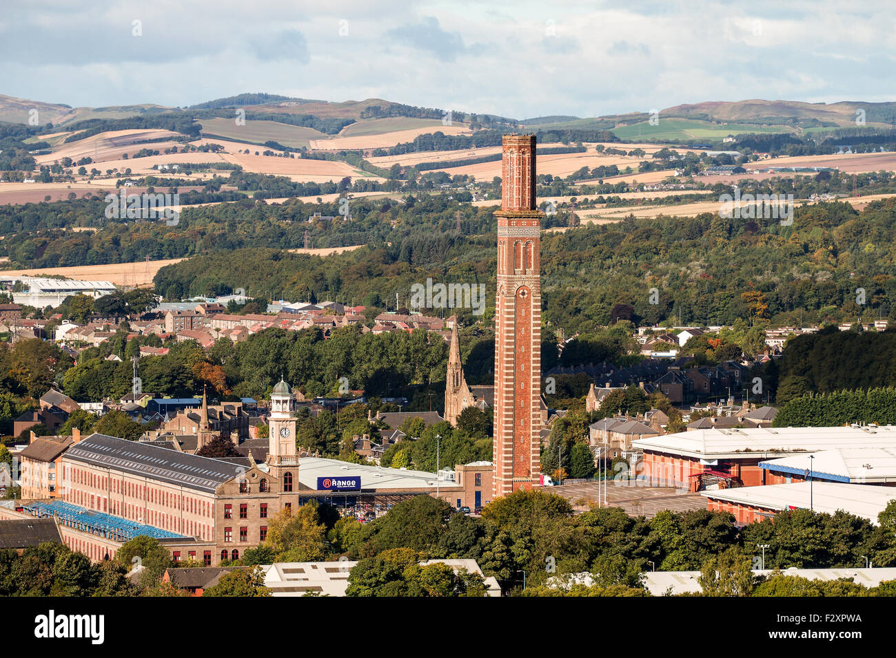 Dundee, Tayside, Scotland, UK, 25th September 2015. UK Weather: Cold and crisp autumn morning sunshine displaying deep long shadows with bright reflections across Dundee city. Temperatures reaching 12°C. by mid afternoon, dropping to 6°C. tonight. © Dundee Photographics / Alamy Live News. Stock Photo