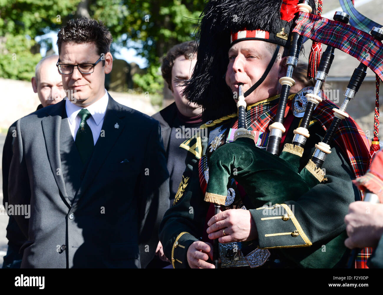 Swinton, UK. 25th Sep, 2015. Major Stevie Small, of the Black Watch, playing the bagpipes next to Kevin Laidlaw, Great Grandson of Piper Laidlaw.  The Laying of the Commerative VC Stone in the small Scottish Border village of Swinton to mark the 100th Anniversary of the award of the Victoria Cross to Piper Daniel Laidlaw for his actions whilst serving with the 7th Battalion of the King's Own Scottish Borderers.   Daniel Logan Laidlaw was born at Little Swinton, Berwickshire on 26 July 1875 and joined the Army in 1896. Stock Photo