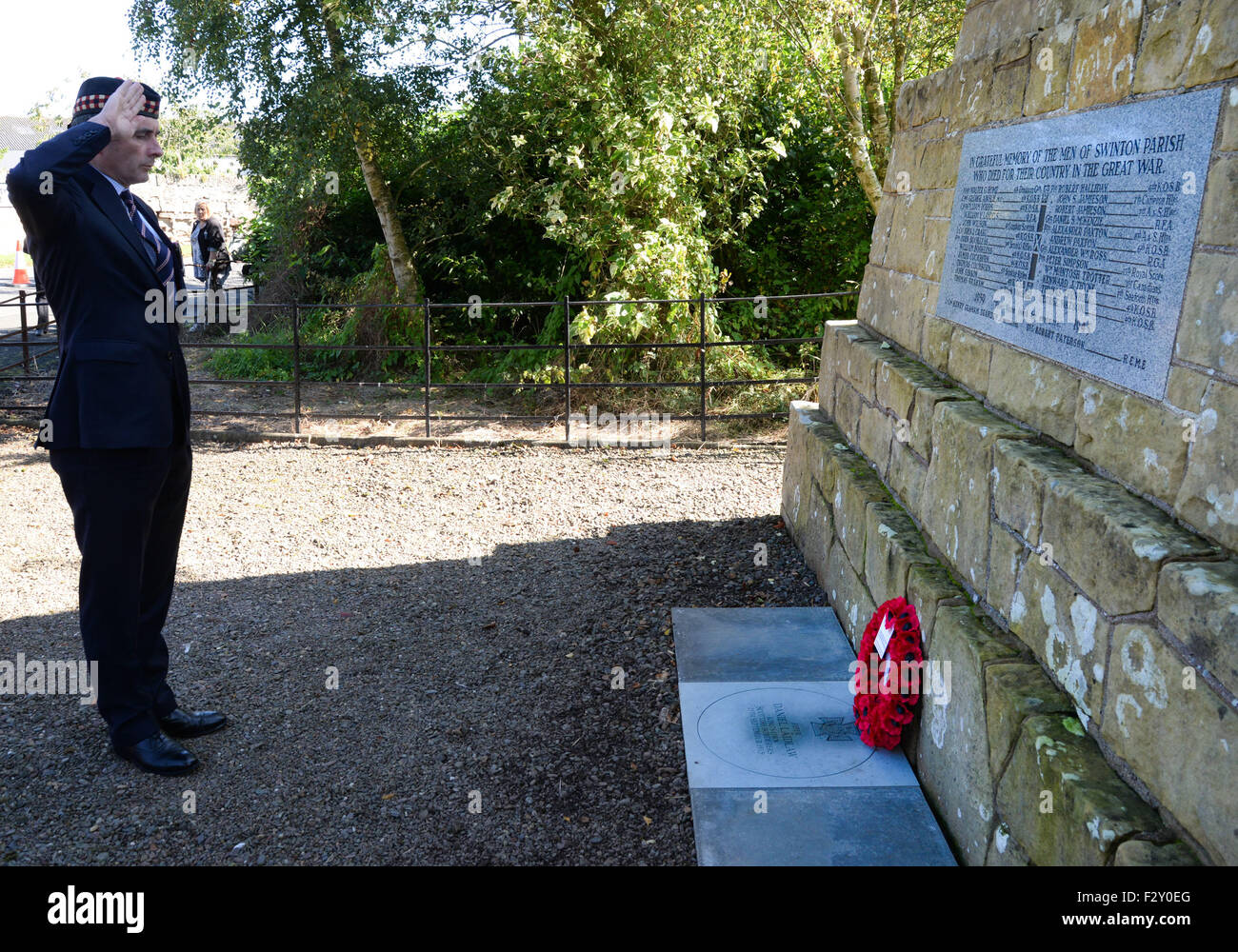 Swinton, UK. 25th Sep, 2015. Colonel AJ Loudon   The Laying of the Commerative VC Stone in the small Scottish Border village of Swinton to mark the 100th Anniversary of the award of the Victoria Cross to Piper Daniel Laidlaw for his actions whilst serving with the 7th Battalion of the King's Own Scottish Borderers.   Daniel Logan Laidlaw was born at Little Swinton, Berwickshire on 26 July 1875 and joined the Army in 1896. He served with the Durham Light Infantry in India where he received a certificate for his work during a plague outbreak in Bombay in 1898. Stock Photo