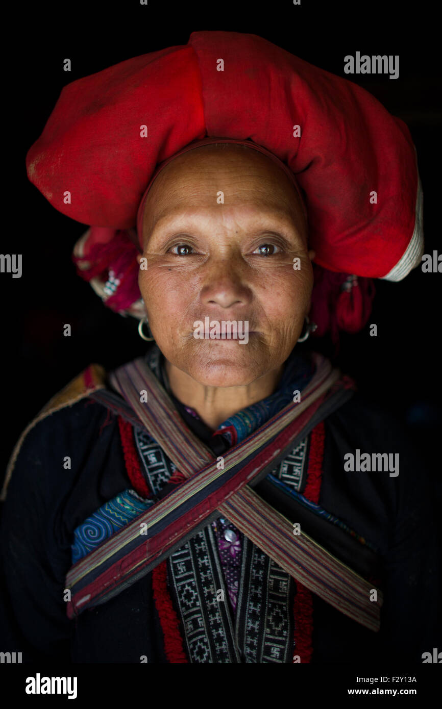 Smiling old hmong women in sapa vietnam hi-res stock photography and ...