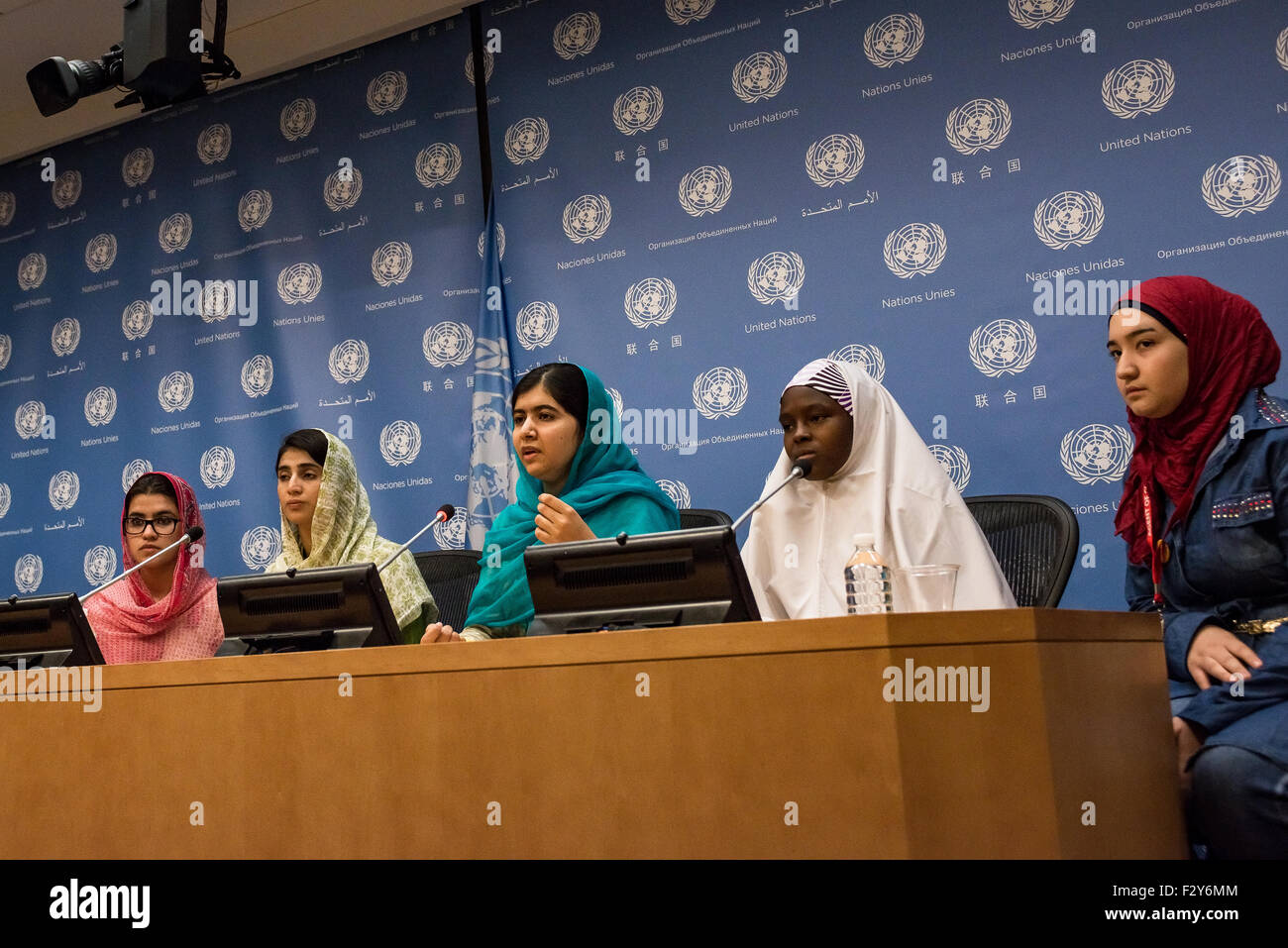 New York, United States. 22nd Sep, 2015. Malala Yousafzai (center), accompanied by four other young women, spoke at a press conference at the United Nations, emphasizing the need to expand educational opportunities in Pakistan. © Albin Lohr-Jones/Pacific Press/Alamy Live News Stock Photo