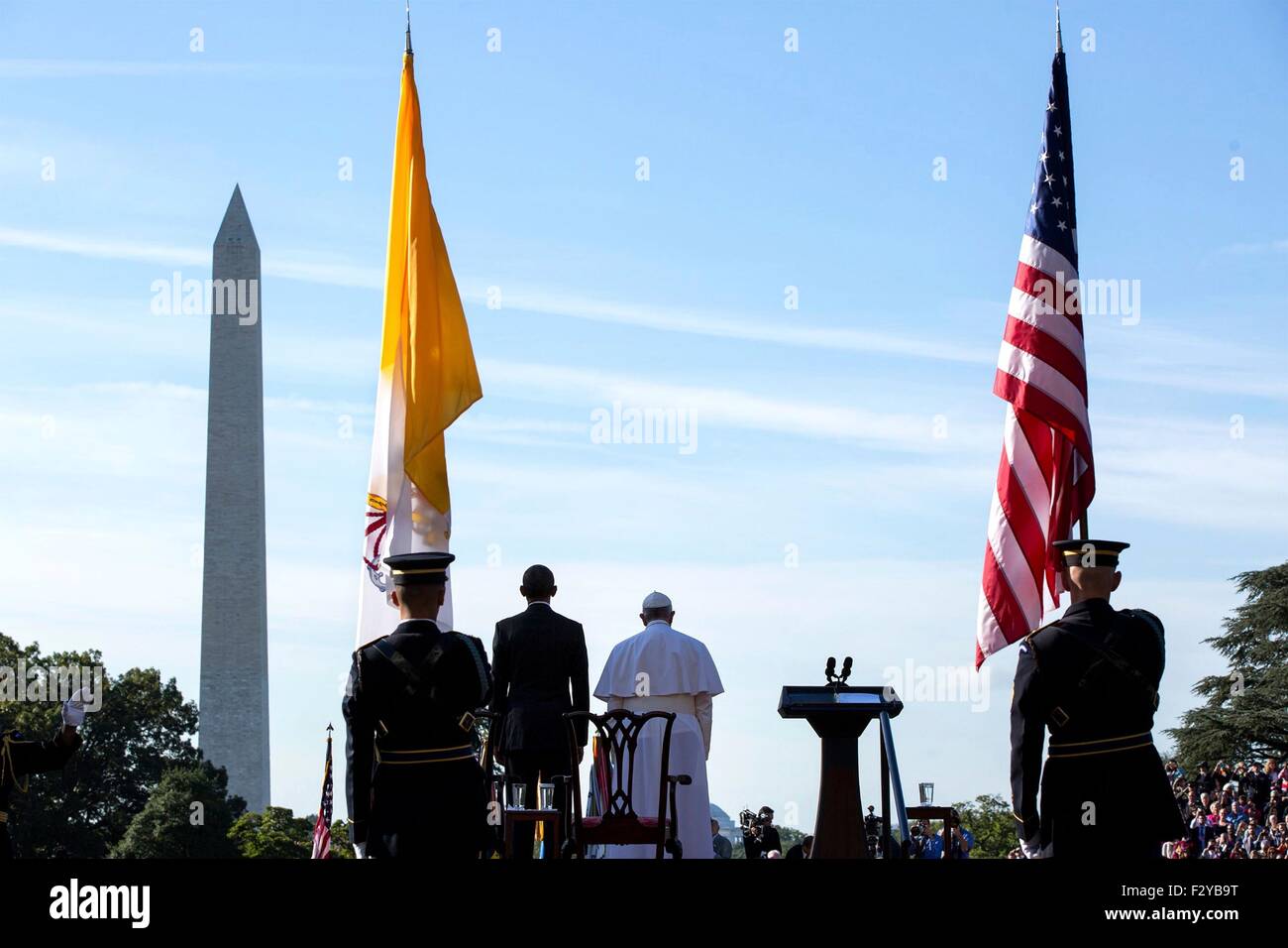 U.S. President Barack Obama and Pope Francis stand for the national anthem  during the State Arrival ceremony on the South Lawn of the White House  September 23, 2015 in Washington, DC. This