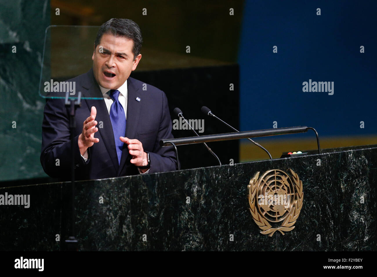 New York, USA. 25th Sep, 2015. Honduran President Juan Orlando Hernadez addresses the Sustainable Development Summit at the UN headquarters in New York, Sept. 25, 2015. A momentous sustainable development agenda, which charts a new era of sustainable development until 2030, was adopted on Friday by 193 UN member states at the UN Sustainable Development Summit at the UN headquarters in New York. Credit:  Li Muzi/Xinhua/Alamy Live News Stock Photo