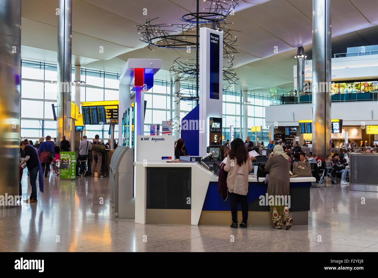 London Heathrow Airport Terminal 2, Queen Elizabeth Terminal T2, Departures Hall Stock Photo